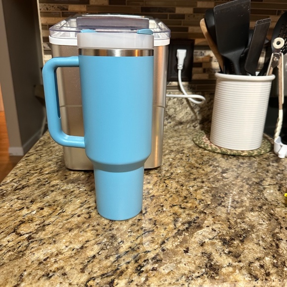 Stanley The Quencher H2.0 Flowstate tumbler 40oz Color Agave**S1** - Picture 3 of 7